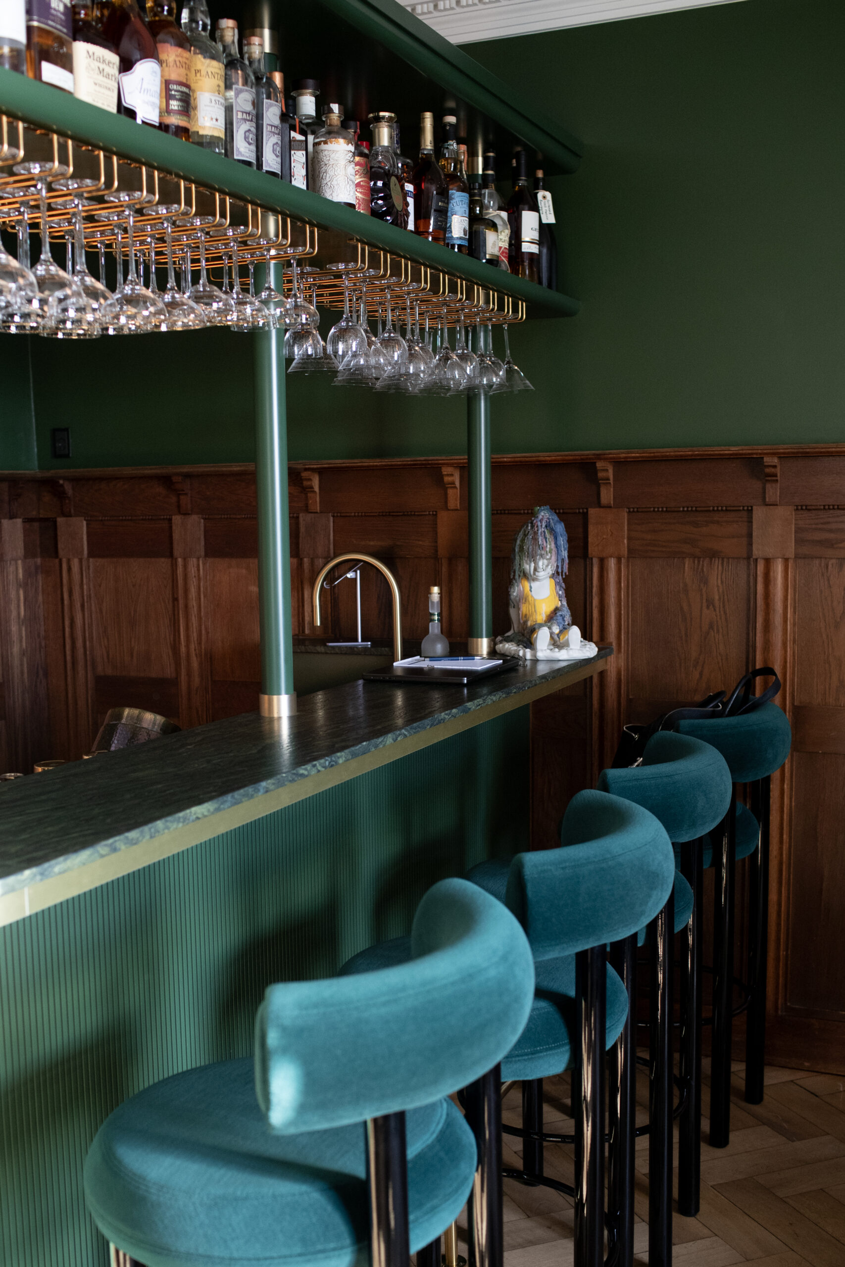 Indretning og restaurering af Restaurant Pearl by Paul Proffitt med respekt for stedets arkitektur.